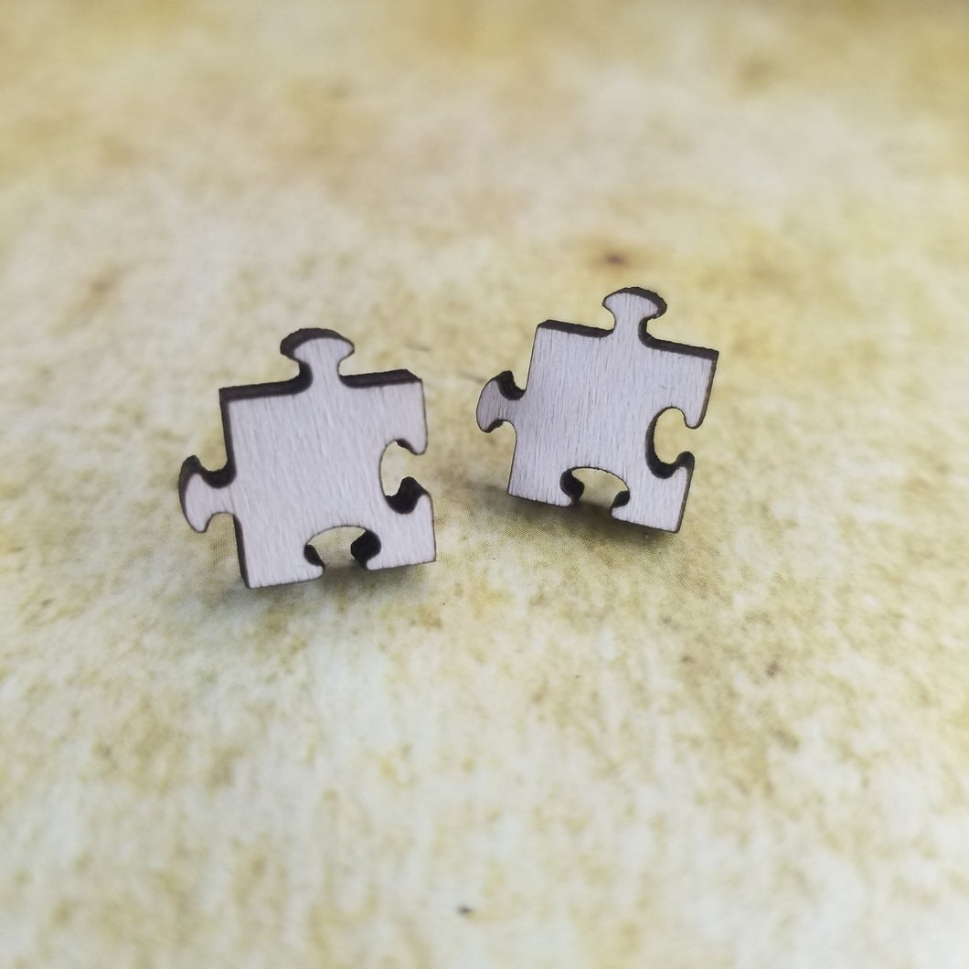 Puzzle Piece 2 Prong Maple Wood Stud Earrings - Designodeal