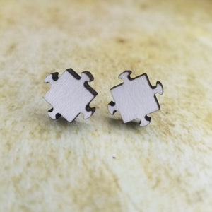 Puzzle Piece 4 Prong Maple Wood Stud Earrings - Designodeal