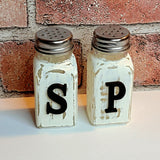 Rustic Farmhouse Salt & Pepper Shakers - Designodeal