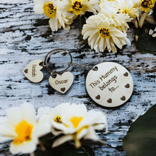 Load image into Gallery viewer, This Mommy Belongs To Keychain With Round Mom Charm and Heart Kids Charms - Designodeal
